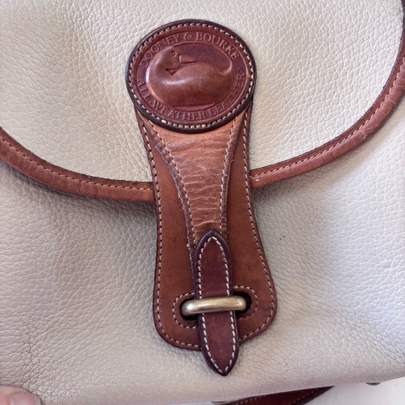 Dooney & Bourke Vintage 90s Essex Saddle Pebbled Leather Crossbody Bag - Picture 15 of 15